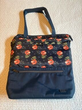 Lug Whirl North/ South Travel Tote in Aloha Navy